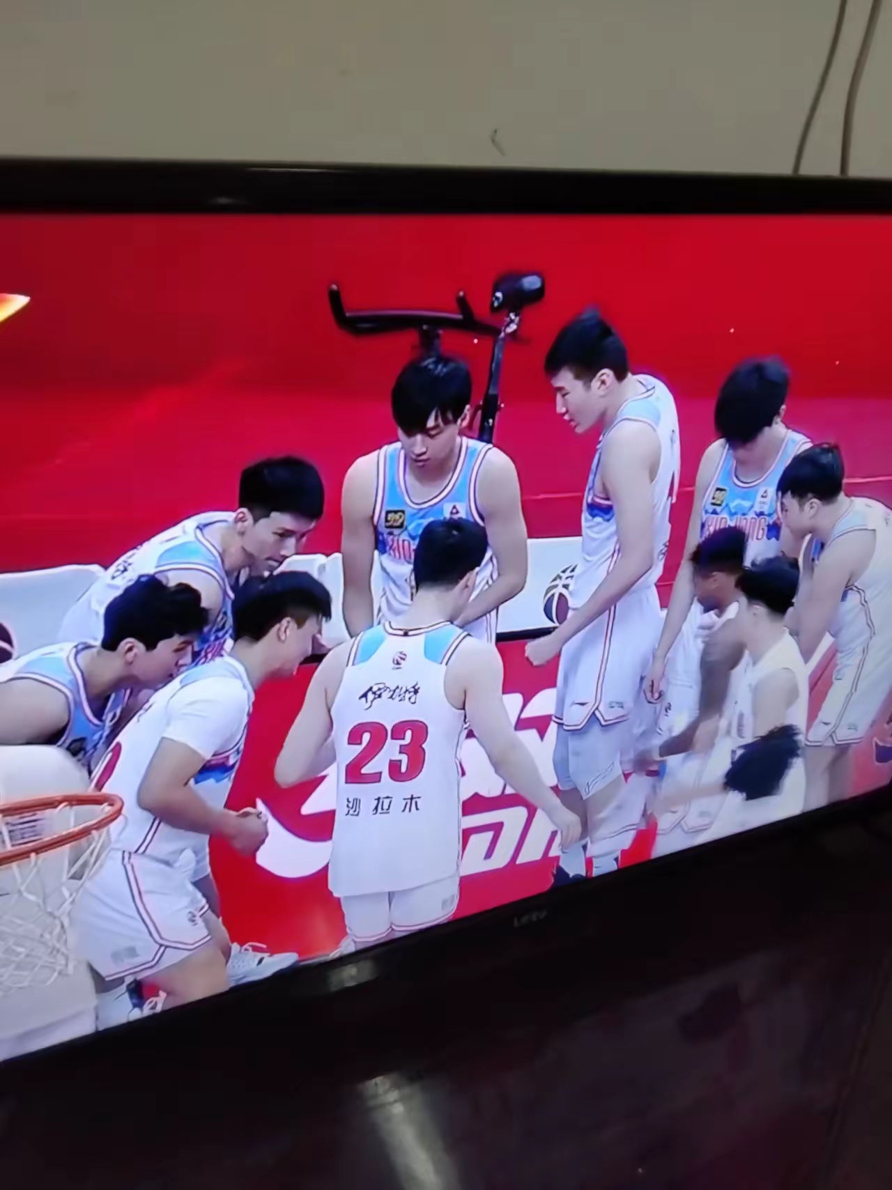 今晨体能课后,阿贾克斯篮板制胜备战欧超杯,球迷炸锅,身体对抗强度拉满-开云官方