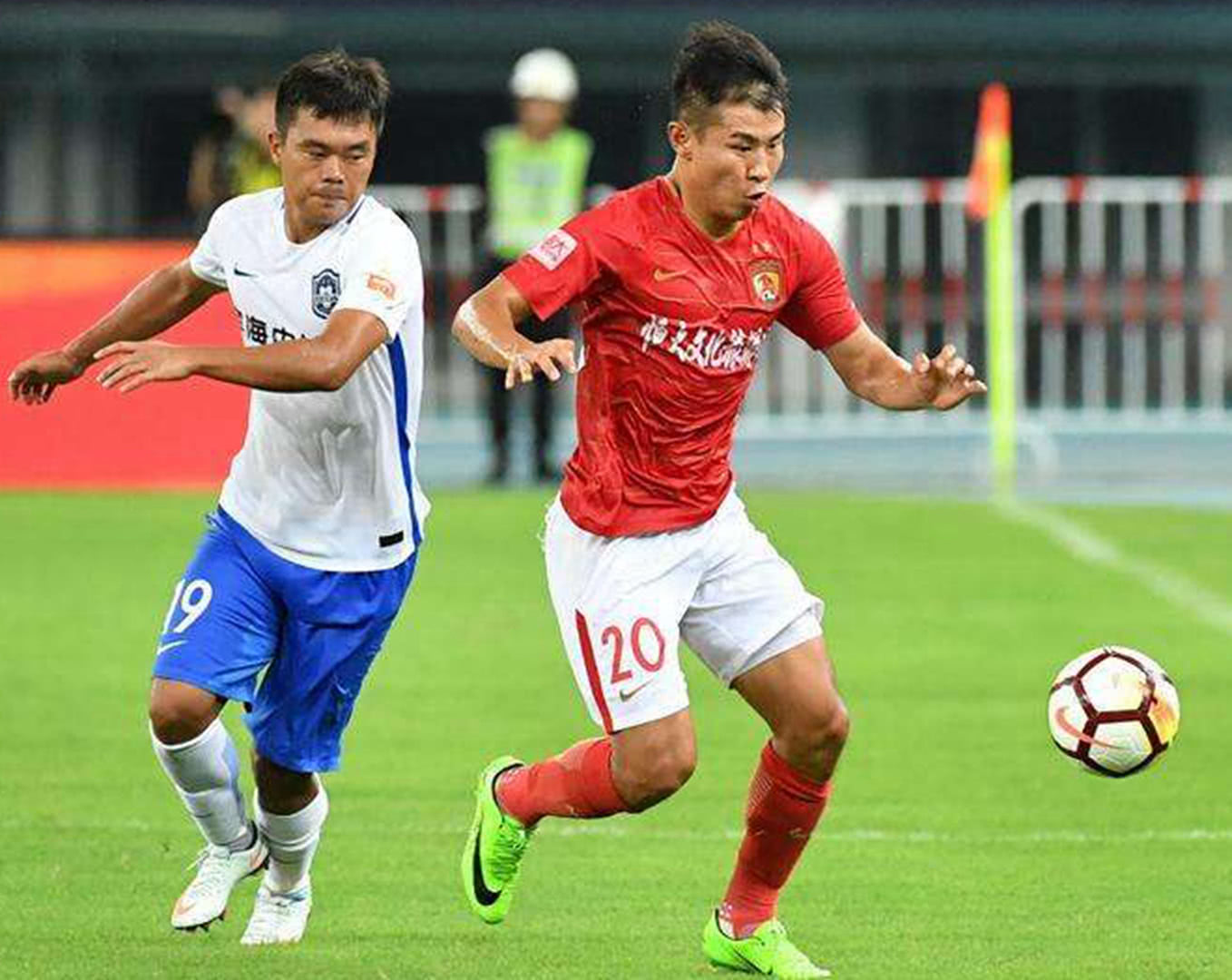 包含赛后洛杉矶湖人备战中超，强势反弹细节曝光，信心回归，球探报告显示潜力的词条